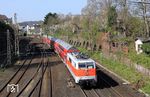 111 111 fährt mit NX-Ersatzzug RB 74430 aus Köln in den Zielbahnhof Wuppertal-Oberbarmen ein. (11.04.2022) <i>Foto: Wolfgang Bügel</i>