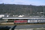 212 274 schiebt N 5233 nach Remscheid aus dem Bahnhof Wuppertal-Unterbarmen. Im Hintergrund die "Hardt".  (14.02.1988) <i>Foto: Wolfgang Bügel</i>