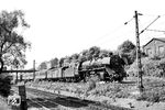 41 197 mit D 84 nach Frankfurt/M in Mülheim (Ruhr). Die Wanne-Eickeler Lok wird den Zug bis Hagen bringen. (08.1958) <i>Foto: Karl-Ernst Maedel</i>