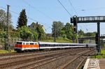 111 111 mit DPN 9420 aus Herford in Haan-Gruiten. Der Zug verkehrte als RE 6-Sprinterzug zu einer Fahraddemo nach Düsseldorf. Der Zug war allerdings komplett leer, vielleicht sind ja alle mit dem Fahrrad gefahren... (08.05.2022) <i>Foto: Joachim Bügel</i>