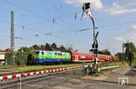 111 074 fährt mit NX-Ersatzzug RB 24048 aus Bonn in Leichlingen ein. (09.05.2022) <i>Foto: Joachim Bügel</i>