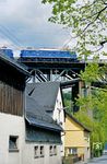 E 18 03 und E 18 047 auf der Trogenbachbrücke in Ludwigsstadt. (13.05.1989) <i>Foto: Joachim Bügel</i>