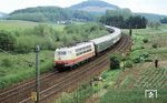 103 105 mit dem D 410 "Hellas-Express" (Athen - Dortmund) bei Ölbronn. (06.1983) <i>Foto: Heiko Hamm</i>