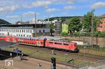 111 143 schiebt den NX-Ersatzzug RB 30992 nach Köln durch Wuppertal-Steinbeck. (25.05.2022) <i>Foto: Wolfgang Bügel</i>