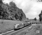 V 200 028 vom Bw Villingen mit dem D 534 nach Mailand an der Blockstelle Mönchbrunnen im Sindelfinger Wald. (25.05.1965) <i>Foto: Jörg Schulze</i>