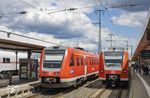 In Nürnberg Hbf trifft 612 094 als RE 3021 nach Schwandorf auf 425 086, der als S 6 auf die Abfahrt nach Neustadt(Aisch) Bahnhof wartet. (25.05.2022) <i>Foto: Thorsten Eichhorn</i>