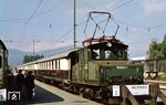 169 002 mit dem historischen Rheingoldzug im Bahnhof Oberammergau.  (29.09.1979) <i>Foto: Prof. Dr. Willi Hager</i>