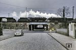 Eine Reihe abgestellter 44er wartet in Aschaffenburg auf den Verwerter. (1959) <i>Foto: Steve Zabel</i>