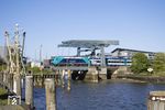 245 214 mit RE 11024 nach Westerland/Sylt auf der Klappbrücke über den Husumer Hafen. (11.06.2022) <i>Foto: Thorsten Eichhorn</i>