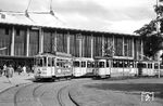Tw 128 und Tw 137 auf der Linie 1 nach Grombühl bzw. Linie 4 nach Zellerau am Würzburger Hauptbahnhof. (03.09.1966) <i>Foto: Helmut Röth</i>