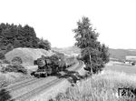 Es folgt die Kirchenlaibacher 052 602 mit einem weiteren Güterzug bei Immenreuth. (1971) <i>Foto: Ferdinand Leja</i>