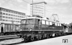 E 10 261 auf Abnahmefahrt des Aw München-Freimann in Salzburg. Erste Beheimatung war ab September 1962 das Bw Köln-Deutzerfeld. (31.08.1962) <i>Foto: Aad van Ooy</i>