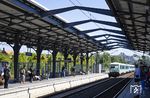 Der zur Kieler Woche "reaktivierte" 628 486 mit 628 201 fährt als RE 21220 (Kiel - Husum) im Bahnhof Rendsburg ein. (23.06.2022) <i>Foto: Thorsten Eichhorn</i>