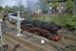 050 761-6 (50 761 vom Bw Duisburg-Wedau) vor einem Sonderzug mit englischen Eisenbahnfreunden (E 28266 nach Wuppertal) in Bochum-Präsident. (16.05.1976) <i>Foto: Colin Brack</i>
