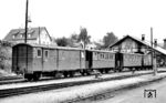 Ein abgestellter Personenzug der Bottwartalbahn mit dem Pw-Posti "151 Stg", Kbi 107, KBi 123 und Gwg 151 im Bahnhof Beilstein. (20.07.1959) <i>Foto: Aad van Ooy</i>