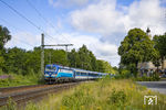 CD 193 294 mit EC 175 auf dem Weg nach Prag am ehemaligen und zukünftigen Bahnhof Büdelsdorf in Rendsburg. (11.07.2022) <i>Foto: Thorsten Eichhorn</i>