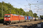 185 331 und 185 335 fahren mit EZ 44751 (Fredericia - Maschen Rbf) durch Owschlag. (11.07.2022) <i>Foto: Thorsten Eichhorn</i>