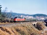 220 068 mit E 1994 nach Nürnberg bei Etzelwang. (03.1975) <i>Foto: Ferdinand Leja</i>