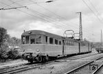 ET 55 05, noch in der Originalausführung mit runder Kopfform, im Bahnhof Esslingen am Neckar. Mit einem Umbauprogramm ab 1964 wurden die Fahrzeuge modernisiert. Beheimatet waren sie stets in Baden-Württemberg und kamen hauptsächlich im Stuttgarter Vorortverkehr zum Einsatz.  (06.07.1965) <i>Foto: Jörg Schulze</i>