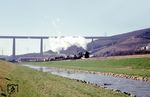 044 592 (Bw Betzdorf) mit Ng 65386 aus Betzdorf an der Brücke der BAB A 45 bei Siegen-Eiserfeld. (04.1972) <i>Foto: Burkhard Wiesel</i>
