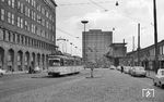 Tw 1659 auf der Linie 3 nach Borbeck in der Essener Hachestraße zwischen Hauptpostamt und Hauptbahnhof. (07.05.1967) <i>Foto: Helmut Röth</i>