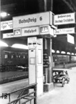 Zugzielanzeiger auf Bahnsteig 6 in Nürnberg Hbf. (1938) <i>Foto: RVM</i>