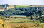 Am Folgetag wurde 03 1010 wiederum mit dem D 2207 vor der Kulisse der Rudelsburg (links) und Burg Saaleck im Saaletal zwischen Bad Kösen und Großheringen erlegt. (29.08.1993) <i>Foto: Klaus D. Holzborn</i>