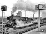 39 204 verlässt mit P 2765 nach Schwäbisch Hall-Hessental den Stuttgarter Hauptbahnhof. (14.07.1965) <i>Foto: Jörg Schulze</i>