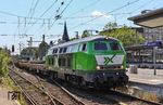 218 461 von AIXrail Aachen fährt mit DGV 92675 aus Duisburg-Wedau in Solingen Hbf ein. (08.08.2022) <i>Foto: Joachim Bügel</i>