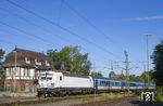 CD 193 682 fährt mit EC 175 (Flensburg - Prag) am heutigen Museumstellwerk "Rn" in den Bahnhof Rendsburg ein. (10.08.2022) <i>Foto: Thorsten Eichhorn</i>