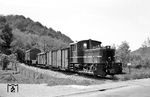 SWEG V 22-01 mit einem Güterzug bei Westernhausen, einem Ortsteil der Gemeinde Schöntal im Hohenlohekreis. (22.05.1967) <i>Foto: Helmut Röth</i>