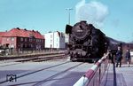 23 075 fährt mit E 588 aus Emden West. (04.1968) <i>Foto: Heiko Hamm</i>
