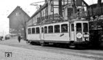 Tw 31 war 1901 von SIG Neuhausen/Oerlikon gebaut worden und kam nach der Stilllegung der Wetzikon-Meilen-Bahn (WMB), einer Schweizerischen Überlandstrassenbahn, die im Zürcher Oberland von 1903 bis 1950 verkehrte, nach Iserlohn. Kein Wunder, dass dieses Fahrzeug das besondere Interesse des in Köln studierenden jungen Schweizer erweckte, der dafür extra nach Letmathe fuhr und glücklicherweise dort auch den gewünschten Triebwagen antraf. (02.1953) <i>Foto: Karl Wyrsch, Slg. D. Ammann</i>