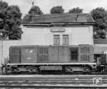 Im Herbst 1954 wurden 30 Dieselloks mit den Nummern 2501 ? 2530 bei Alsthom bestellt. NS 2502, die hier im Bw Arnheim/NL steht, wurde am 14. Dezember 1955 in Dienst gestellt. Im Mai 1991 wurde sie ausgemustert. (29.08.1965) <i>Foto: Jörg Schulze</i>