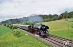 01 519 der EFZ mit ihrem Sonderzug auf dem Weg nach Nördlingen zum dortigen Eisenbahnfest hinter Schwäbisch Gmünd. (26.05.2022) <i>Foto: Luis Heinrich</i>