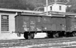 Der gedeckte Güterwagen "Hannover 93655" aus der Brit-US-Zone im Bahnhof Saint-Sulpice ( NE ) im Kanton Neuchâtel in der Schweiz.  (20.09.1951) <i>Foto: Karl Wyrsch, Slg. D. Ammann</i>
