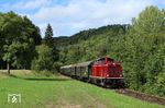 211 041 mit einem stimmigen Zug aus Umbauwagen bei Lausheim-Blumberg auf der Wutachtalbahn. (03.09.2022) <i>Foto: Marvin Christ</i>
