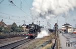 052 912 dampft aus dem Bahnhof Lehrte.  (03.10.1974) <i>Foto: Robin Fell</i>
