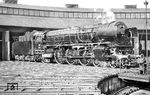 01 220 präsentiert sich im Bw Nürnberg Hbf. Die Lok wurde nach einer Gesamtlaufleistung von 3.036.661 km im Juni 1968 abgestellt. Am 17. Juli 1969 wurde sie aus Anlaß des Jubiläums "100 Jahre Bahnhof Treuchtlingen" als Denkmallok dort aufgestellt. (1965) <i>Foto: Robin Fell</i>