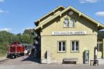 Wenn der Nachmittagszug aus Weizen wieder in Zollhaus-Blumberg angekommen ist und die Fahrgäste den Zug verlassen haben, setzt die V 100 den Zug in ein Abstellgleis zurück.  (13.08.2022) <i>Foto: Ralf Opalka</i>