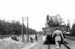 Kabelverlegungsarbeiten an der Bahnstrecke Landshut - Regensburg zwischen Eggmühl und Hagelstadt. (1941) <i>Foto: RBD Regensburg</i>