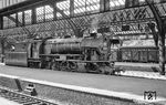 23 057 (Bw Mainz) setzt in Darmstadt Hbf an den Zug. Die Lok stammt aus der 5. Lieferserie der Fa. Krupp (23 053 - 064), die ab Werk mit einem DB-Logo auf der Rauchkammertür ausgestattet waren.  (1956) <i>Foto: Robin Fell</i>