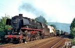 044 596 (Bw Betzdorf) mit einem Güterzug aus Gremberg unmittelbar östlich des Bahnhofs Herchen an der Sieg. (19.07.1969) <i>Foto: Helmut Dahlhaus</i>