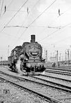 55 5103 ist im Güterbahnhof Neuss unterwegs, wo die meisten pr. G 8.1 des Bw Neuss tätig waren. (06.09.1968) <i>Foto: Wolfgang Bügel</i>