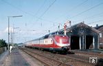 Freie Fahrt für den TEE 43 "Parsifal" (Paris Nord - Hamburg-Altona) im Bahnhof Diepholz. (09.1968) <i>Foto: Robin Fell</i>