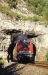 218 207 (Bw Regensburg) mit einem Eilzug am Sonnenburg-Tunnel im Pegnitztal bei Lungsdorf. (01.09.1985) <i>Foto: Prof. Dr. Willi Hager</i>