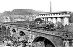 86 203 (Bw Steinbeck) mit dem kurzen P 3627 (Wt-Elberfeld ab 17.04 Uhr - Lennep an 17.32 Uhr) auf der Wupperbrücke an den Bemberg-Werken in Wuppertal-Rauenthal. (08.08.1935) <i>Foto: DLA Darmstadt (Bellingrodt)</i>