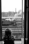 Blick auf die Mannheimer 94 997, die im Bahnhof Schwetzingen rangiert. (22.10.1960) <i>Foto: Alfred Volk</i>