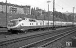 VT 11 5018 startet zur nächsten Rundfahrt im Bahnhof Wuppertal-Steinbeck. (28.09.1968) <i>Foto: Wolfgang Bügel</i>