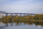 EC 175 nach Prag auf der Rampe der Rendsburger Hochbrücke über den Nord-Ostsee-Kanal. (30.10.2022) <i>Foto: Thorsten Eichhorn</i>